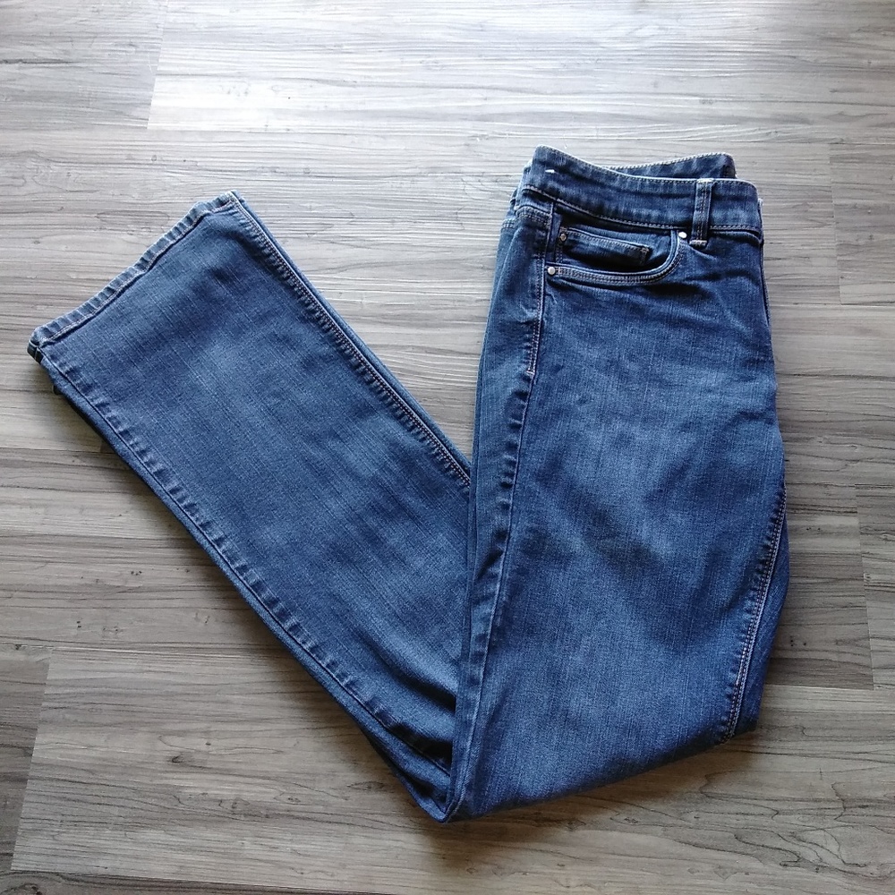 White House Black Market Jeans 8R Bootleg Blanc